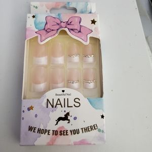 Beautuful Nail 24 Press To Go  Nails-New